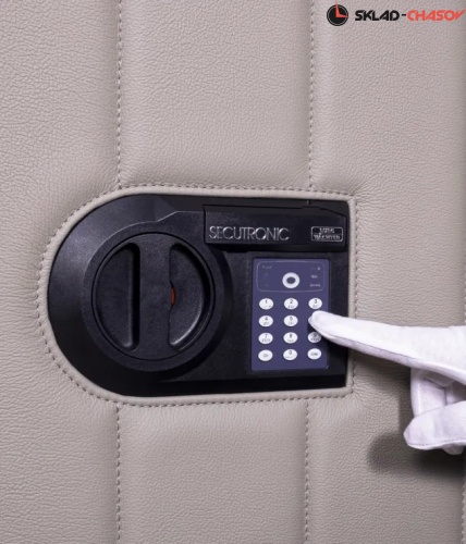 LouvreBBurg 012W фото фото 4